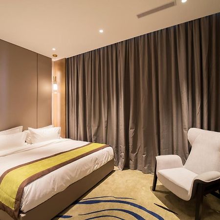 Marigold Hotel & Restaurants Windhoek Bagian luar foto