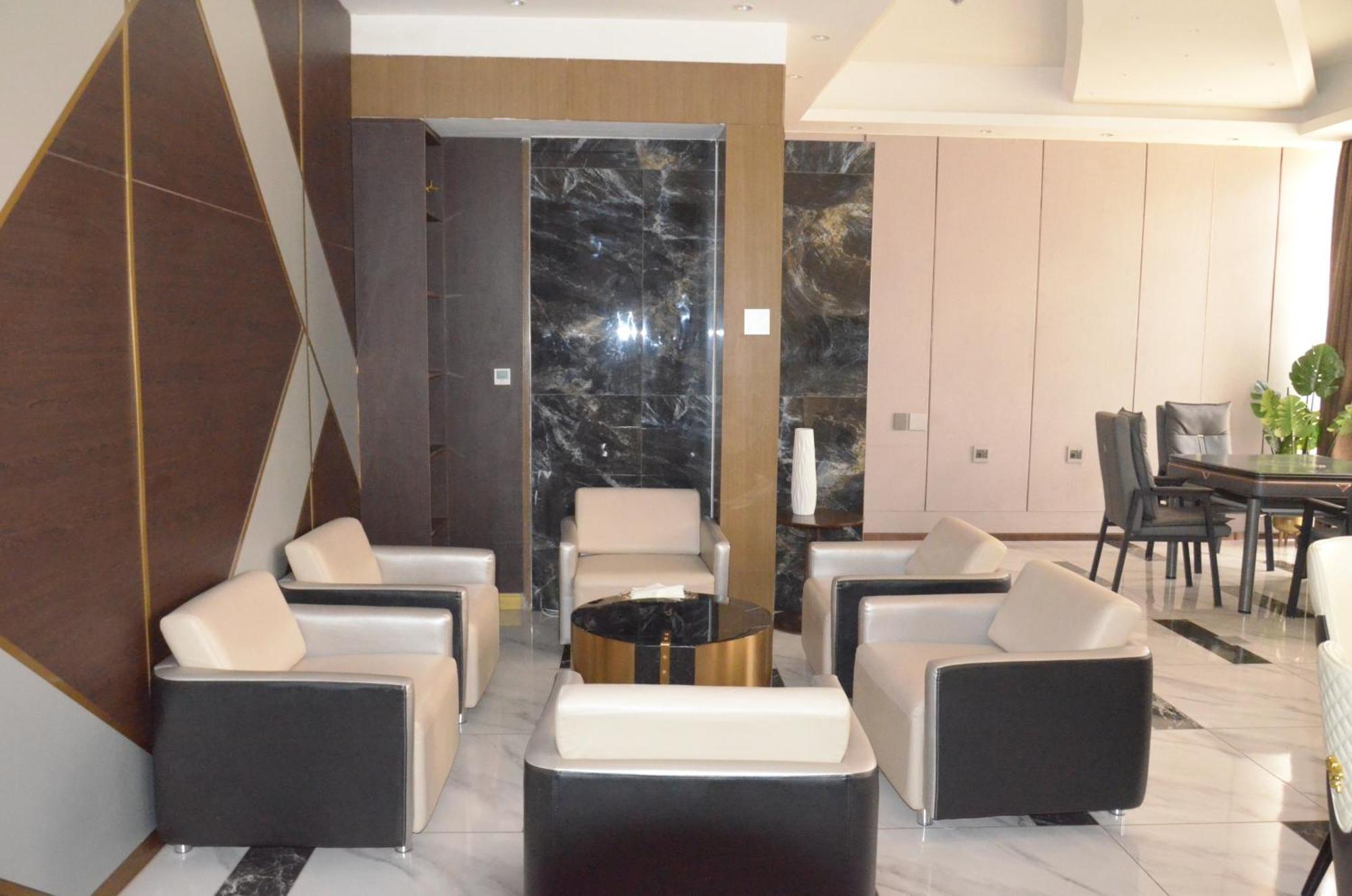 Marigold Hotel & Restaurants Windhoek Bagian luar foto