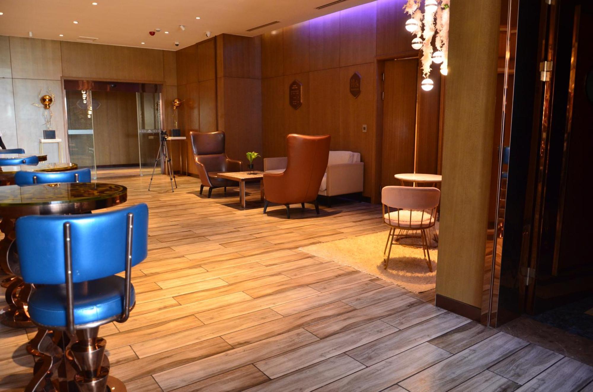 Marigold Hotel & Restaurants Windhoek Bagian luar foto