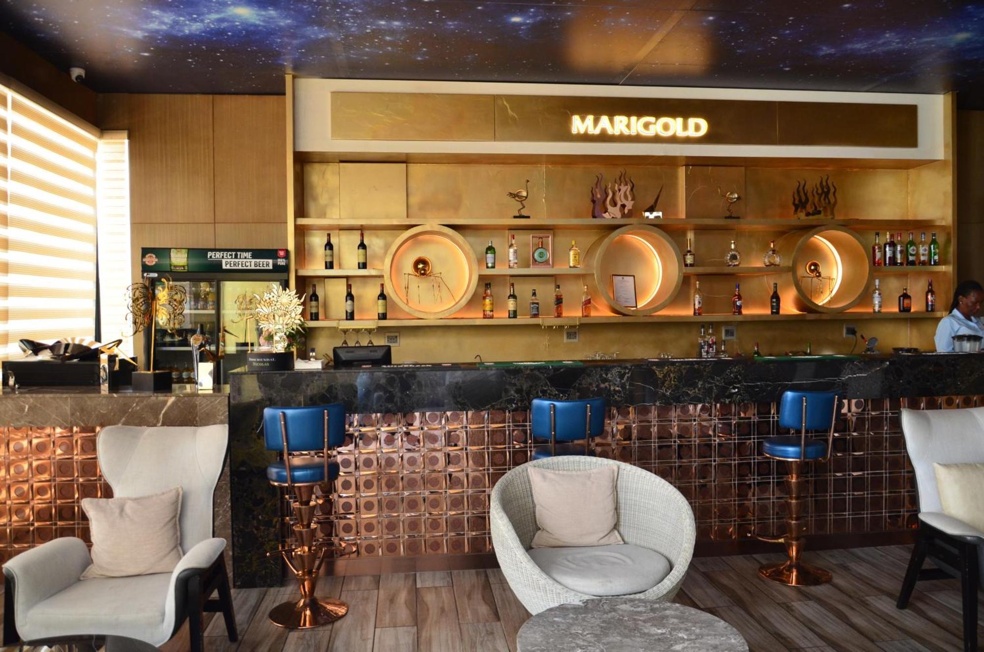 Marigold Hotel & Restaurants Windhoek Bagian luar foto